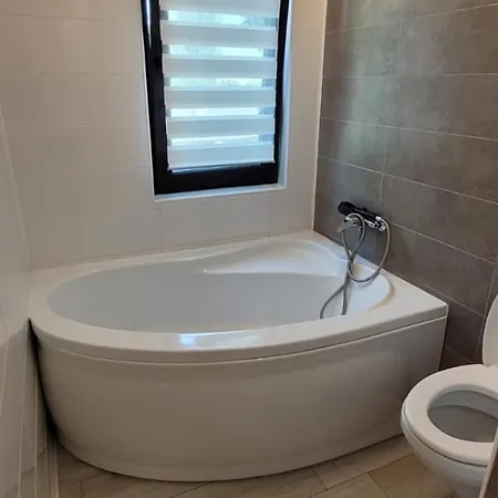 3 Semidecomandat Apartman