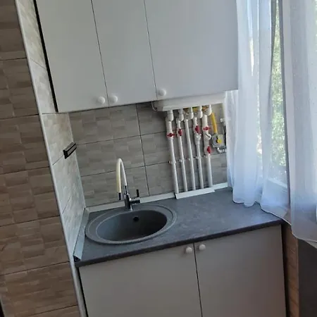 3 Semidecomandat Apartment