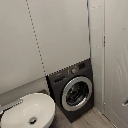3 Semidecomandat Apartment *