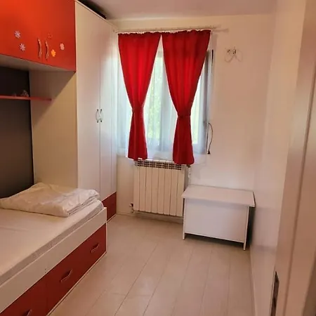 3 Semidecomandat Apartment Năvodari