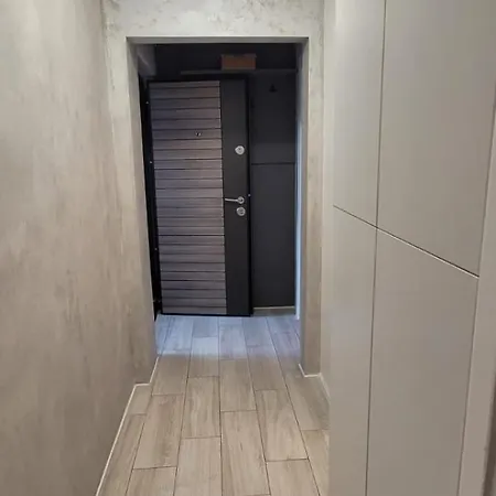 3 Semidecomandat Apartment
